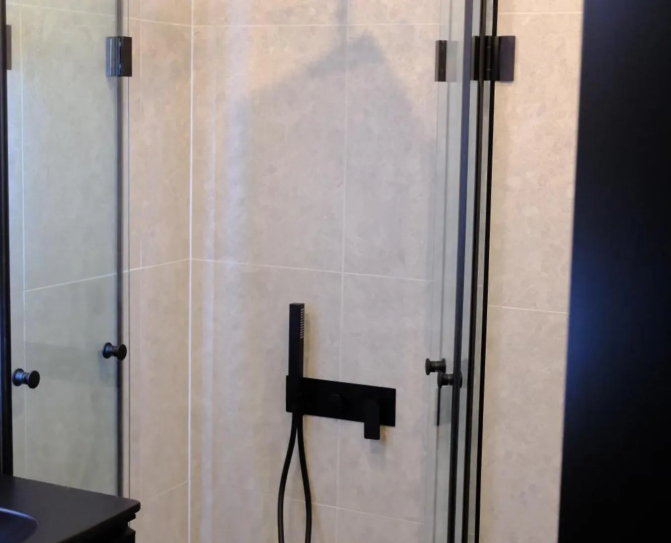 Eleve Residences - Obsidian Studios Sofya 0*,